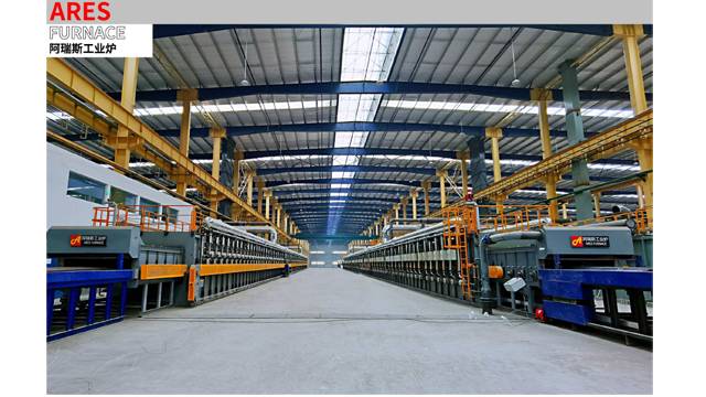ROLLER HEARTH FURNACE FOR HEAT-TREATMENT OF BARS