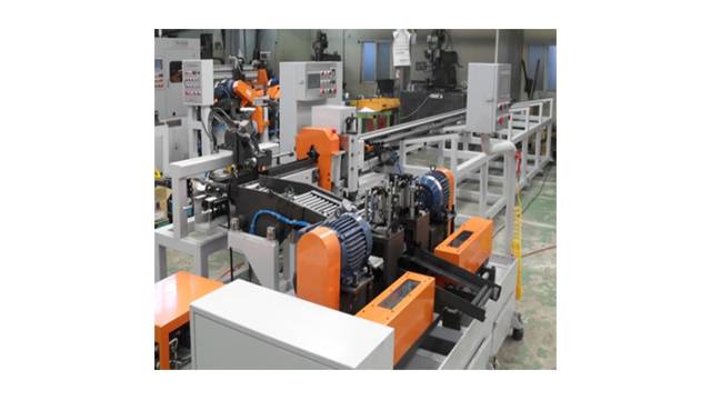 Blade cutting machine