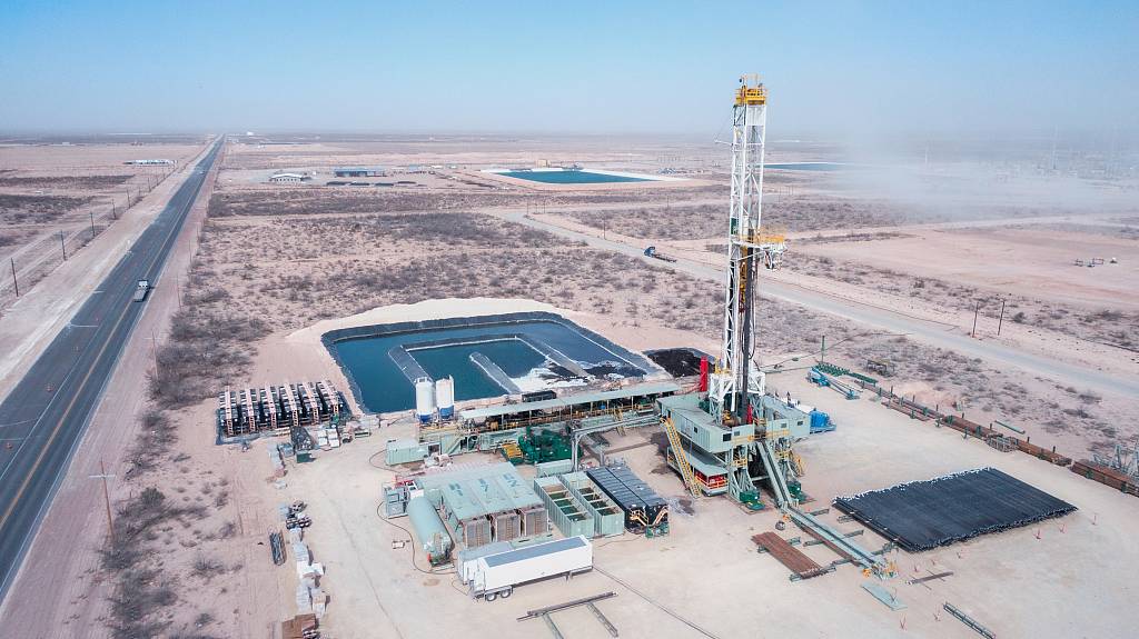 Desert wheeled drilling rig
