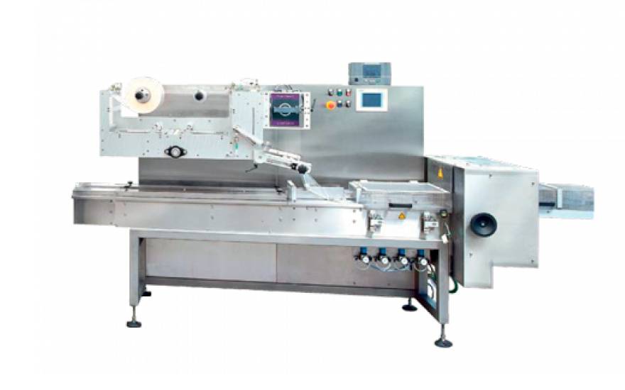 Horizontal flow packaging machine