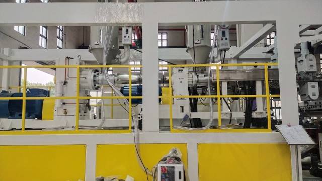 LJFW1500-PP Hexagonal honeycomb core continuous production line with traction composite can be installed and debugged on site