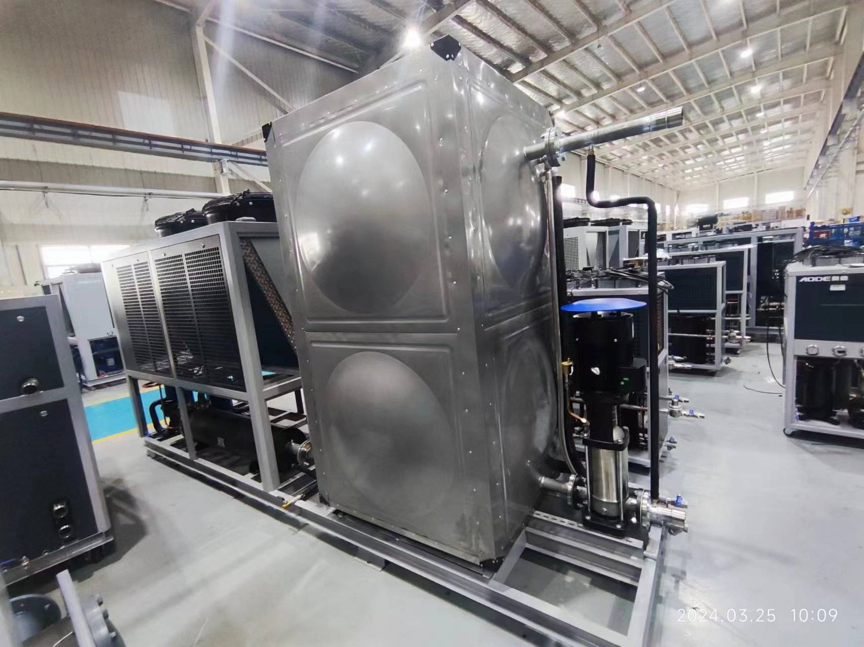 Air cooled chiller unit