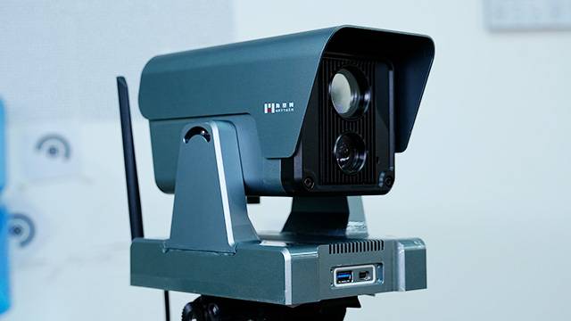 Online visual tracker, large-scale structural safety online monitoring system