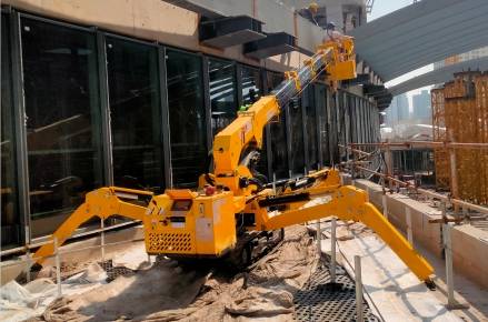 Glass curtain wall installation spider crane