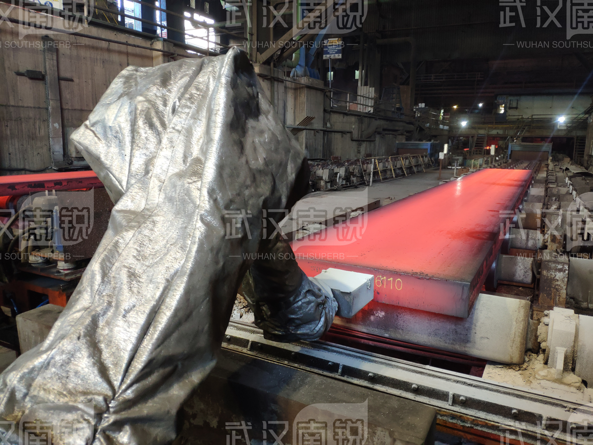 Robot spray machine