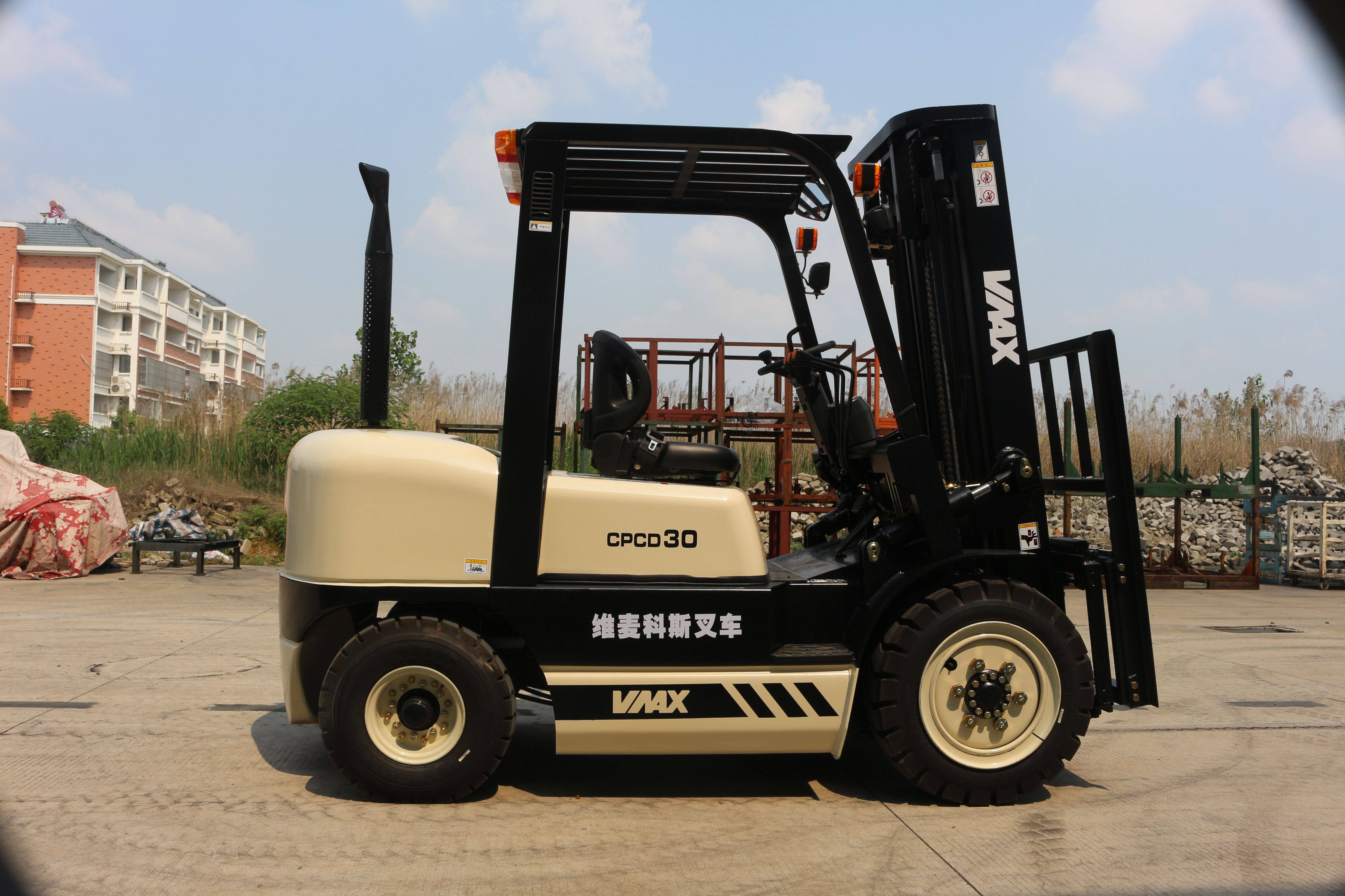 Counterbalanced diesel forklift
