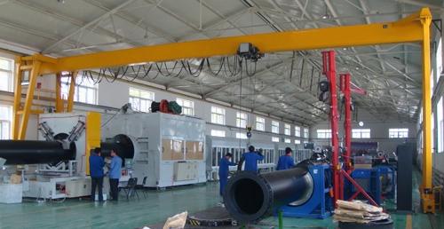 Single beam gantry crane with hoist