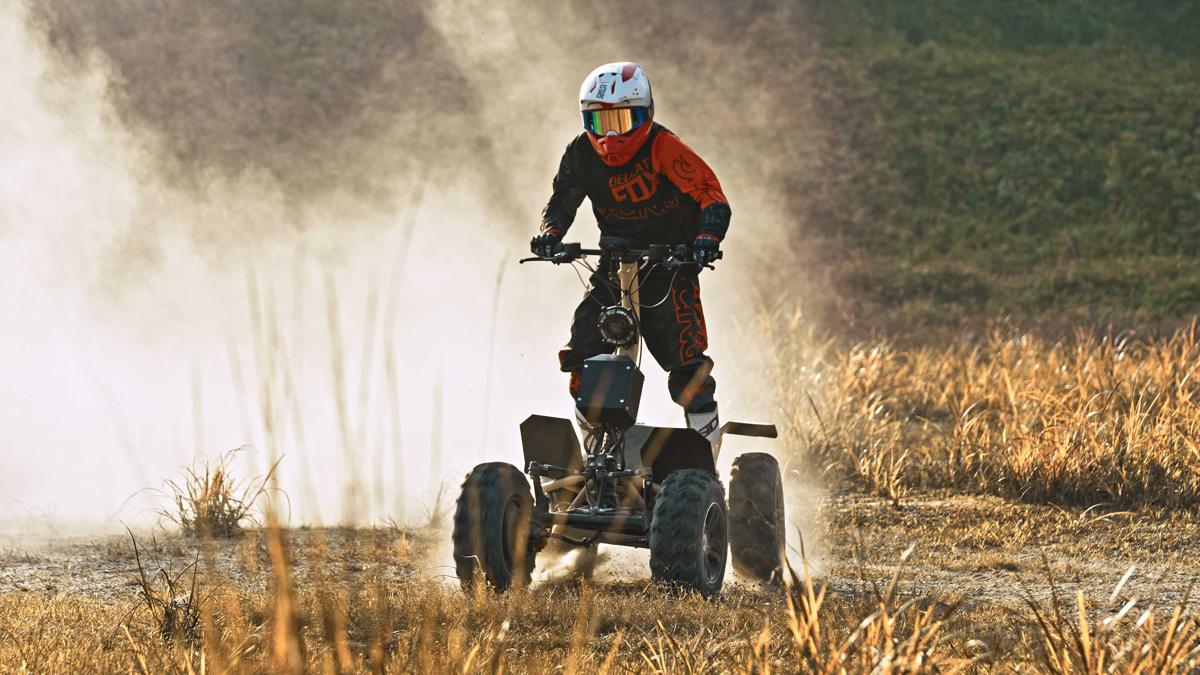 Accumulator Four-wheeler Vehicle