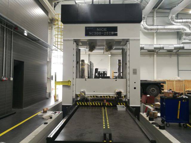 300T mold closing machine