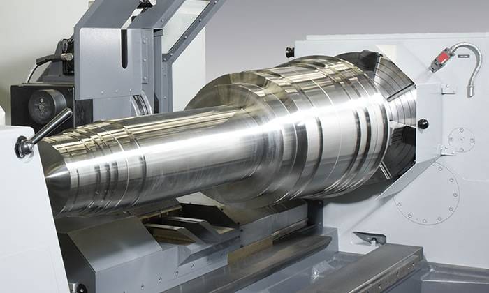 High-performance P-Series lathe with a robustly designed machine bed
